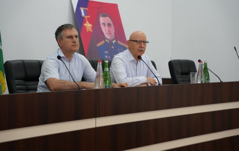 Депутат Народного Собрания Дагестана Имам Яралиев провел встречу с активом Сулейман-Стальского района
