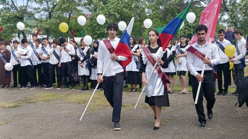 «Последний звонок» прозвенел в школах Сулейман-Стальского района