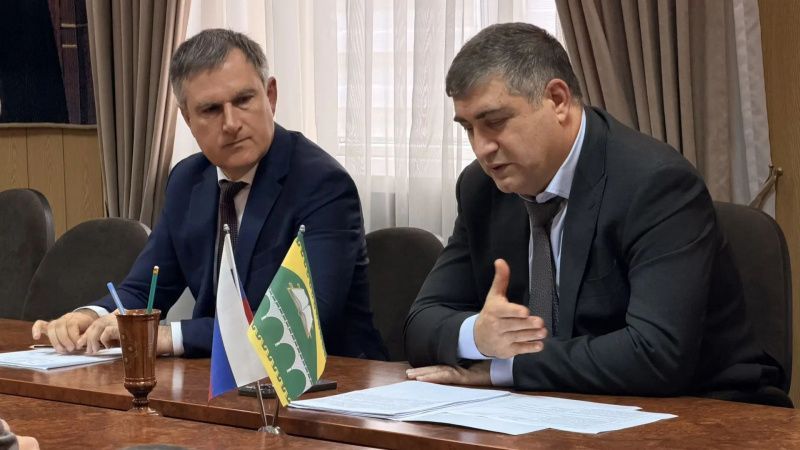 Марат Сайпулаев провел прием граждан в Сулейман-Стальском районе