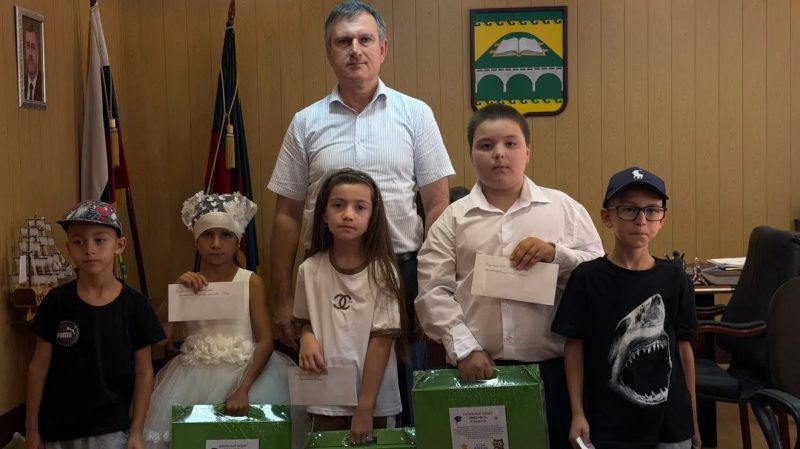 Акция «Собери ребенка в школу» проходит в Сулейман-Стальском районе 