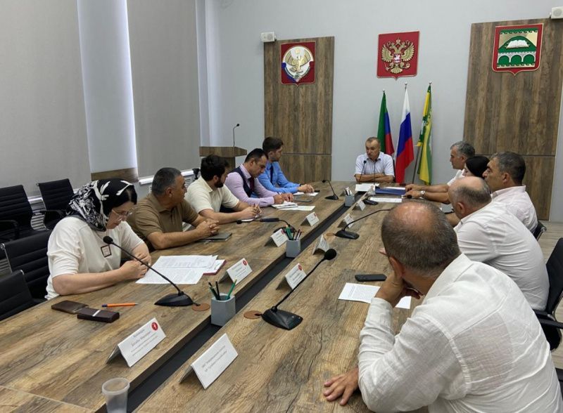 Абуталиб Фатулаев провел заседание Комиссии по делам несовершеннолетних и защите их прав
