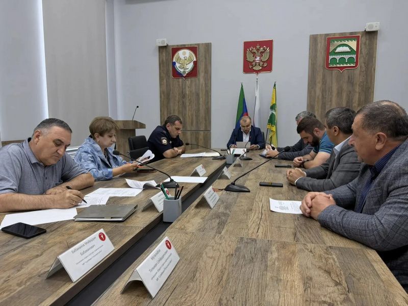 Абуталиб Фатулаев провел заседание Комиссии по делам несовершеннолетних и защите их прав