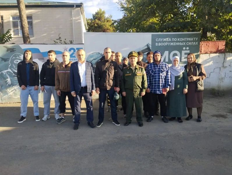 Старт осеннего призыва: первые новобранцы Сулейман-Стальского района отправились в армию